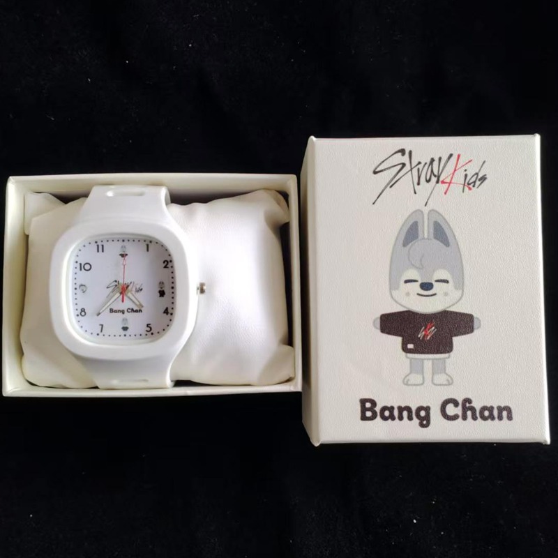 New Skzoo Stray Kids Anime Car – Accessories With Watch Bewertung und Preis