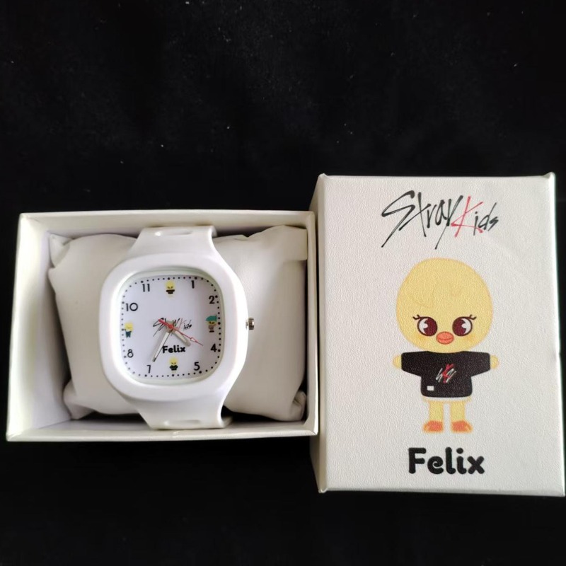 New Skzoo Stray Kids Anime Car – Accessories With Watch Bewertung und Preis